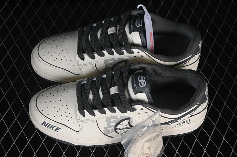 All categories Nk SB Dunk Series Nk SB Dunk Low High-end customized low-top sneakers Nike SB Dunk Low Balenciaga co-branded white and gray print High-end customized low-top casual sneakers XD1588-246